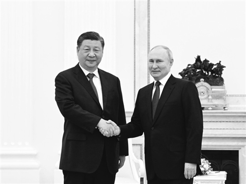 当地时间3月20日下午,刚刚抵达莫斯科的国家主席习近平应约在克里姆林宫会见俄罗斯总统普京。新华社发
